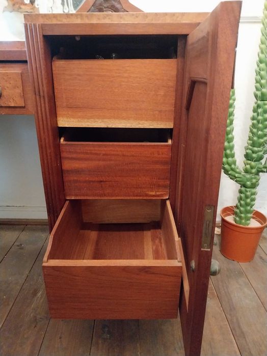 Toucador Deco com portas e gavetas