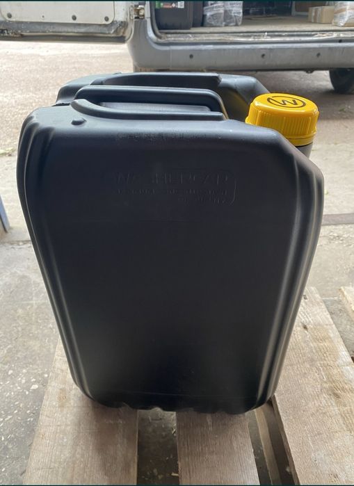 Каністра пластикова.