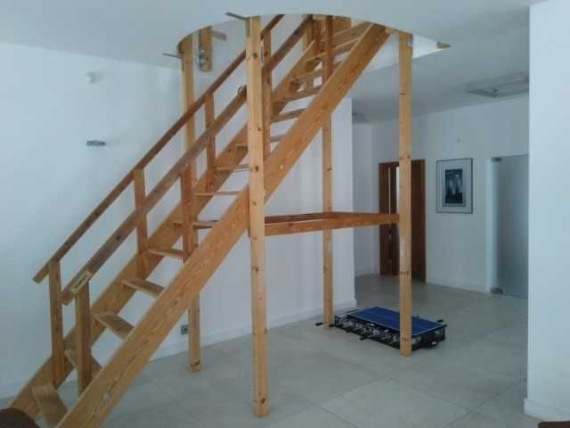 Solidne schody drewniane