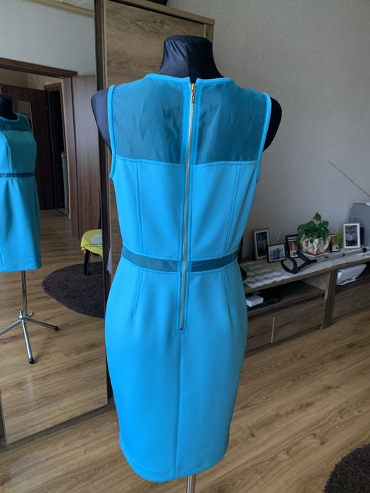 Sukienka,elegancka ,w kolorze niebieskim.