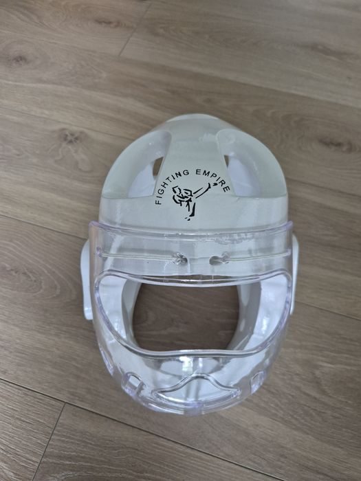 Kask ochronny (ochraniacz głowy) z szybką do takwondo