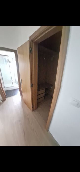 Alugo quarto compartilhado com suite na Amadora