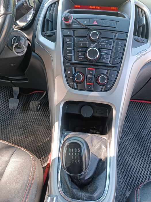 Продам Opel astra j