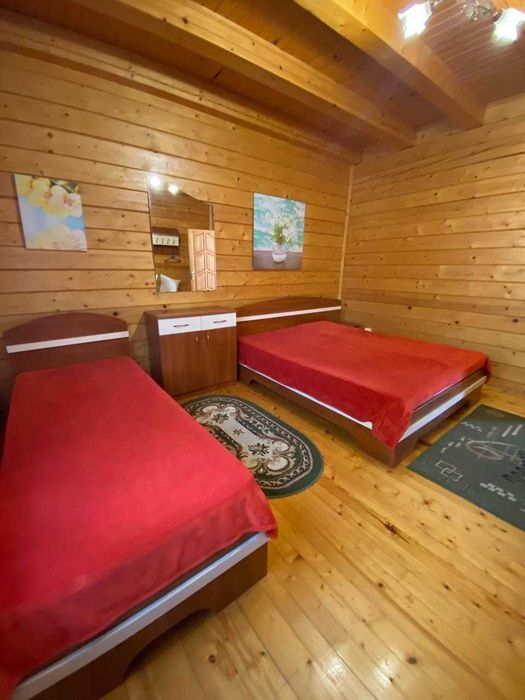 Найкращі краєвиди! Продаж садиби в Яблуниці біля Буковелю. Два будинки на території