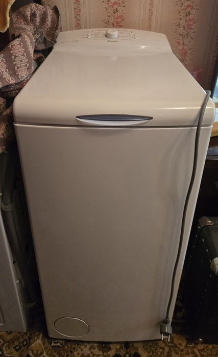 Продаю пральну машину Whirlpool