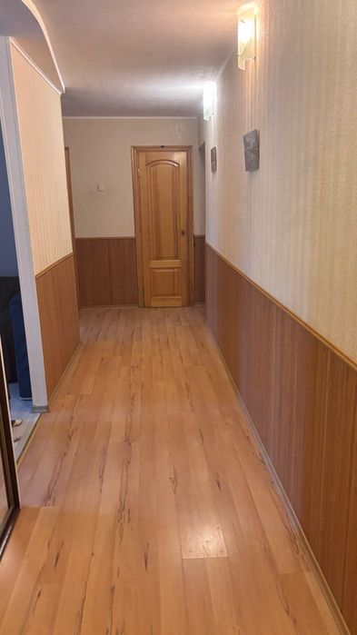 Продам 3к улучшенку 1й эт/9и кухня 9м газ, кирпич, м. Ботсад
