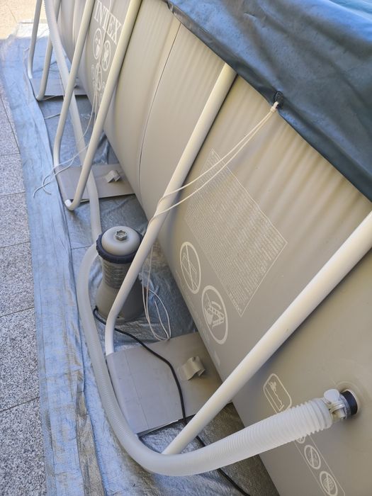 Piscina Intex utilizada só um mês.