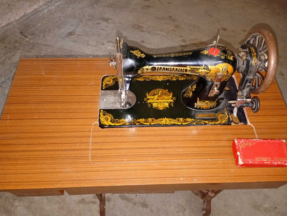 Máquinas costura Singer e Naumann