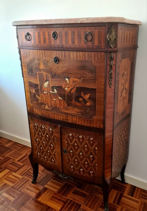 Móvel Bar em Pau Rosa