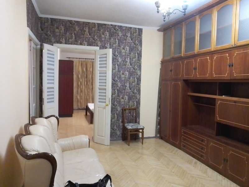 Світло завжди! Центр, Липки, добротна 2-кім. сталінка, біля м.Кловська