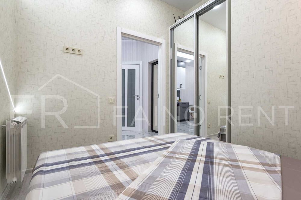 Панорамний вид моря, 2 спальнi + зала/5010