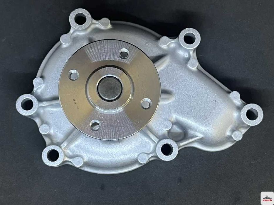 Помпа водяная насос Kubota Bobcat V2607