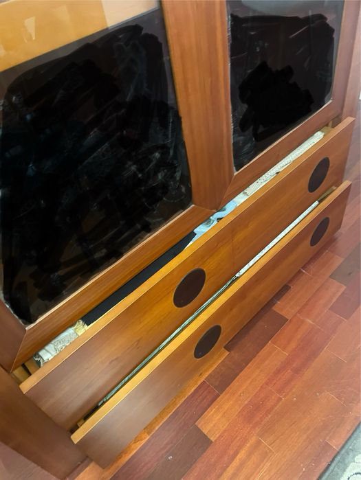 Vitrine madeira cerejeira