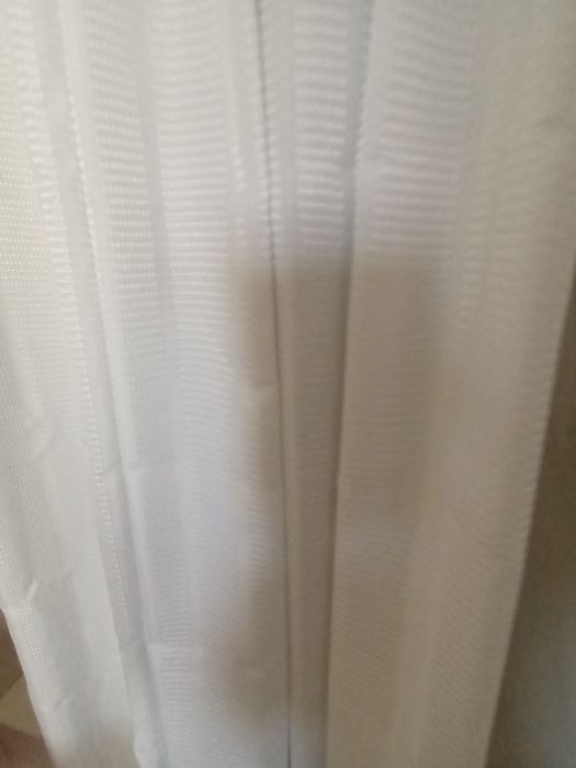 Duas cortinas de banheira