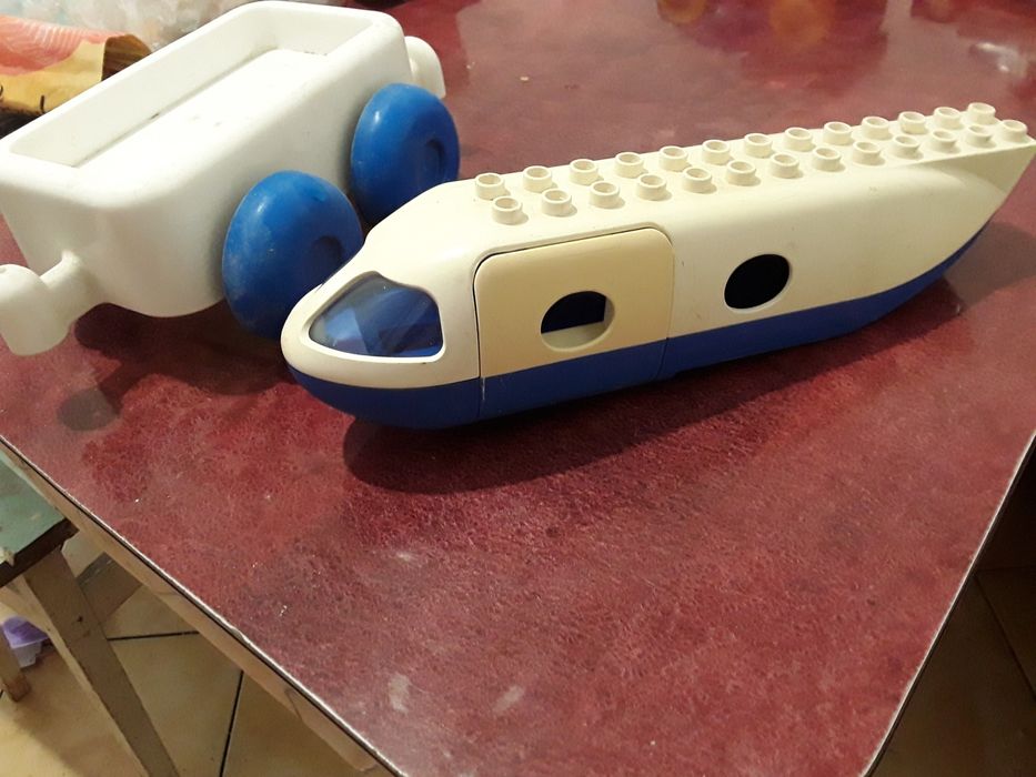 Трактор з прицепом.