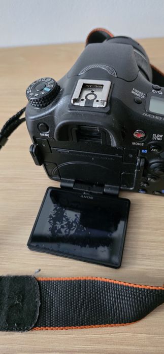 Aparat Sony Alpha 77, body, obiektyw +  ładowark