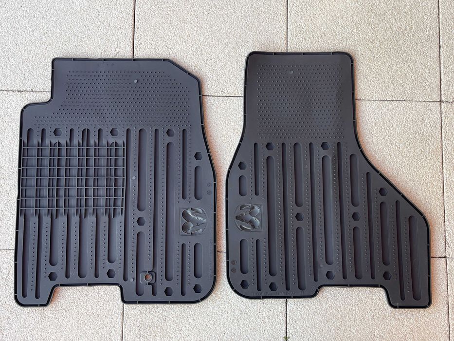 Nowe oryginalne maty gumowe MOPAR do Dodge RAM 1500 2500 3500 Brązowe