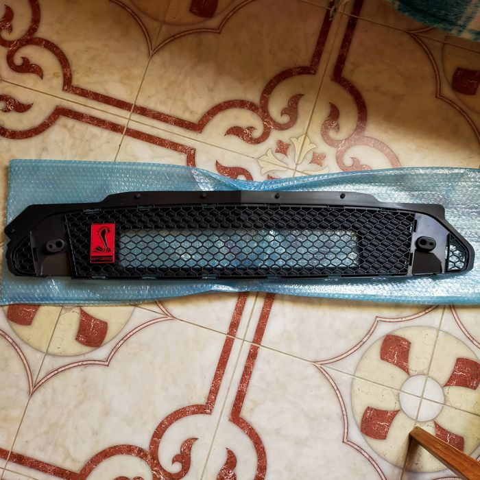 Решітка радіатора з емблемою змія 2015-2020 ford mustang shelby gt350