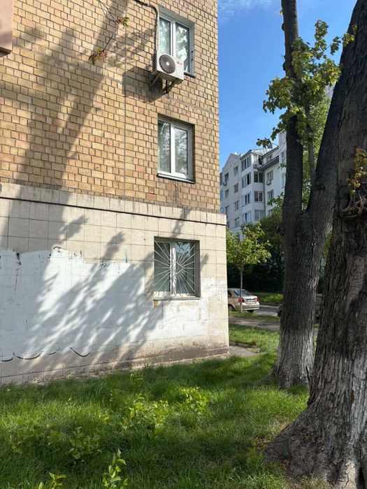 продам 2-х кімн. метро Васильківська, без комісіі