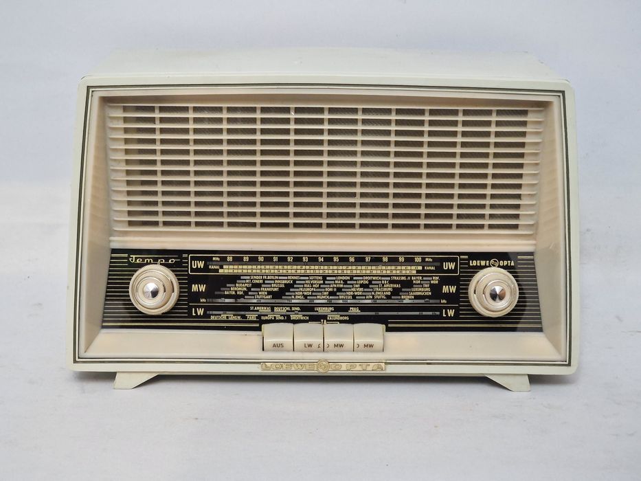Rádio antigo reparado Loewe-Opta