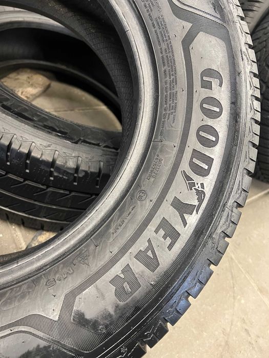 Opony wielosezonowe 235/65/R16C Goodyear Vector 4Seasons Cargo - 2 szt