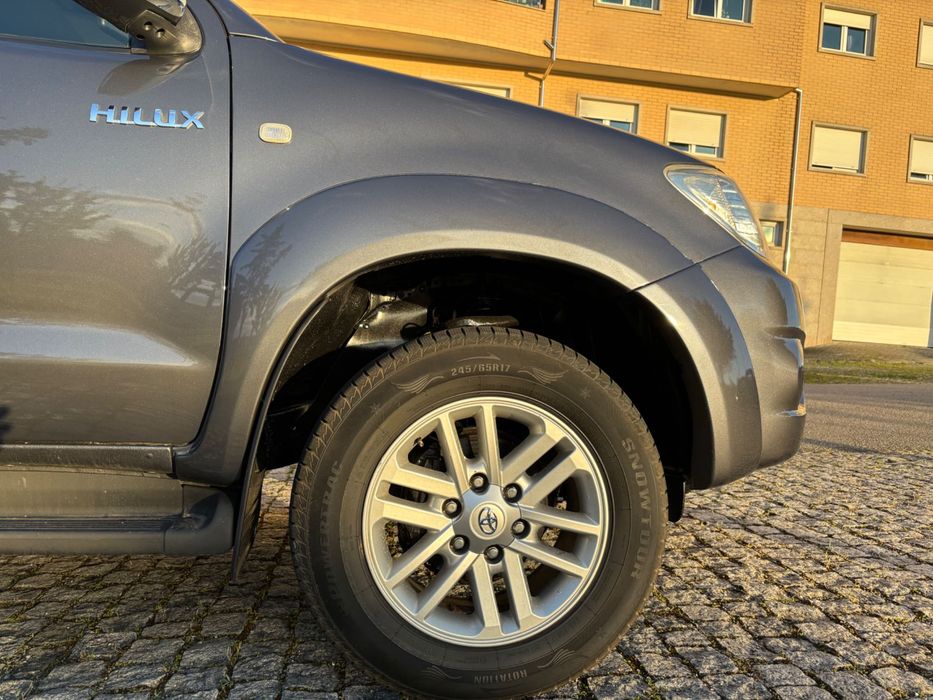 Toyota Hilux 4WD 5 lugares - 2011