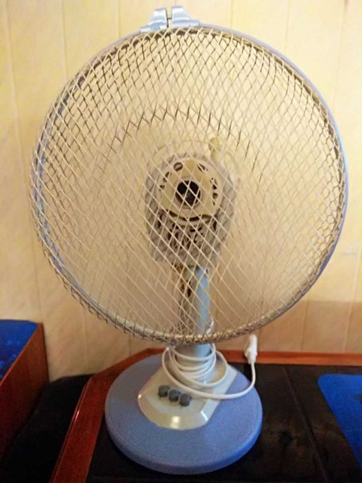 Вентилятор настольный Vitek Ø 23 см Рабочий