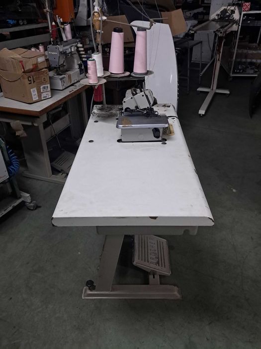 Máquina corte e cose Brother