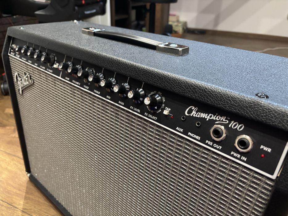 Fender champion 100 z footswitchem