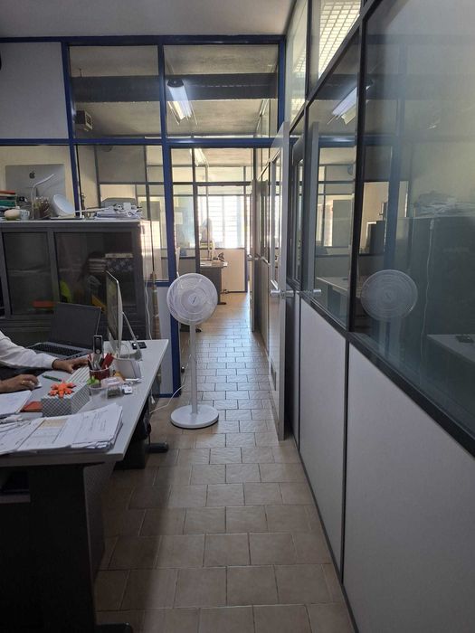 Estabelecimento Comercial em Canelas