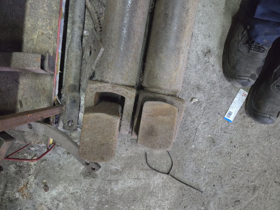 Zestaw do wywrotu na 3 strony zabudowa kiper 26 ton Skibicki M