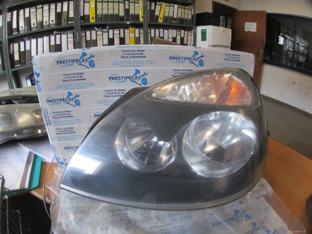 Ótica / farol esquerda RENAULT Clio II (BB0/1/2_, CB0/1/2_)
