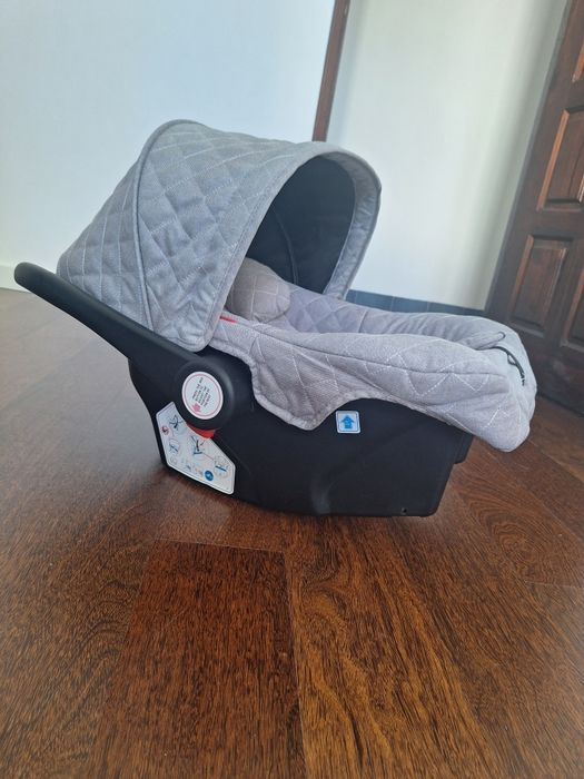 Carrinho de bebé junto com ovo, protecção da chuva e bolsa