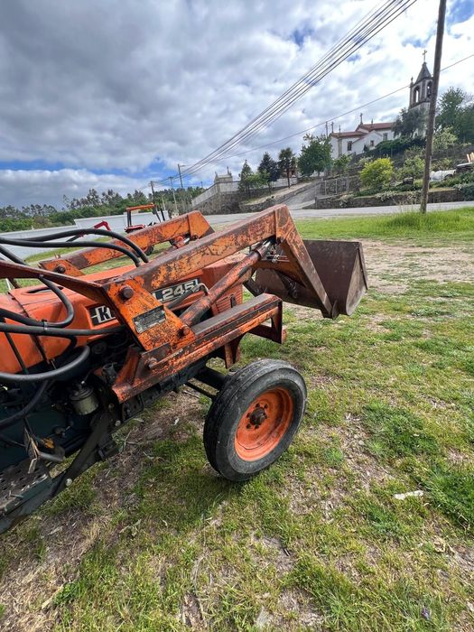 Trator kubota 25 cv pá frontal