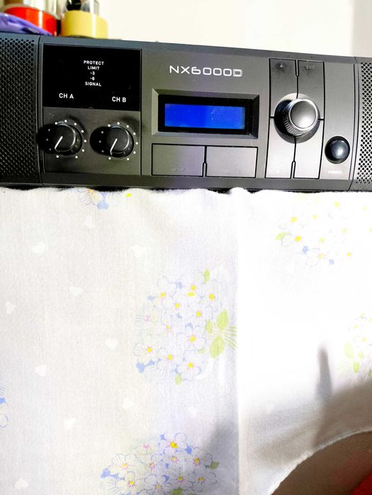 Amplificador behringer NX6000D