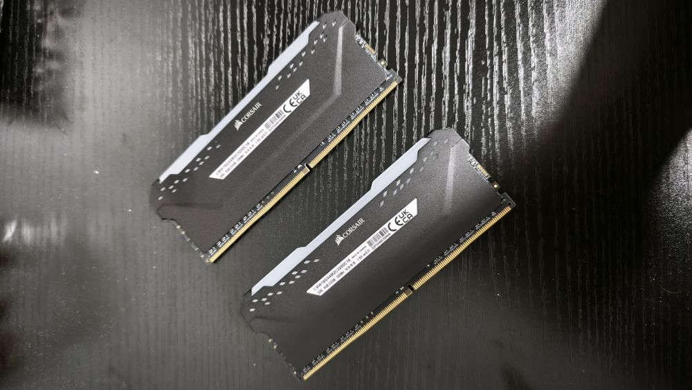 Memória RAM Corsair Vengeance RGB Pro 16GB (2x8GB) 3200MHz DDR4