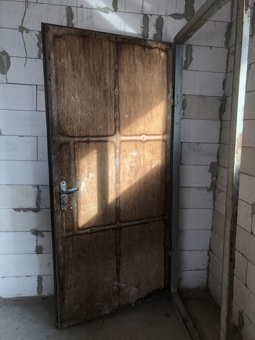 Двері  вхідні для будівництва