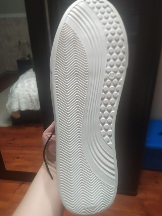 Кросівки чоловічі