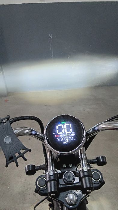 Moto elétrica com 2000 wats e chega a 55 km/h