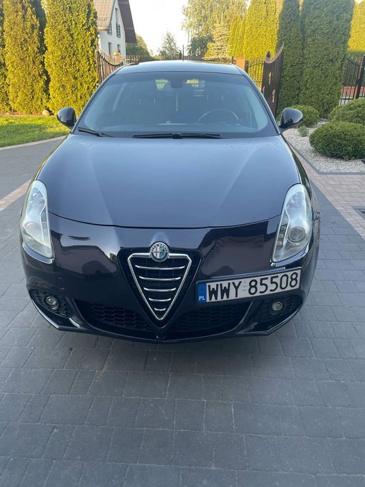 Alfa Romeo Giulietta Witam sprzedam alfa Romeo Giulietta z 2011 rok.benzyna/gaz.
