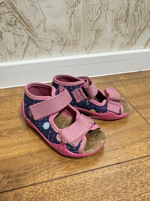 Дитяче взуття для двійні