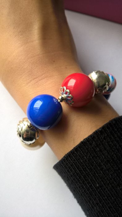 Pulseira Azul, vermelho e flores NOVA (portes incluídos)