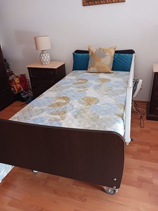 Cama Articulada Elétrica Médica / Hospitalar com Comando e Colchão Impermeável