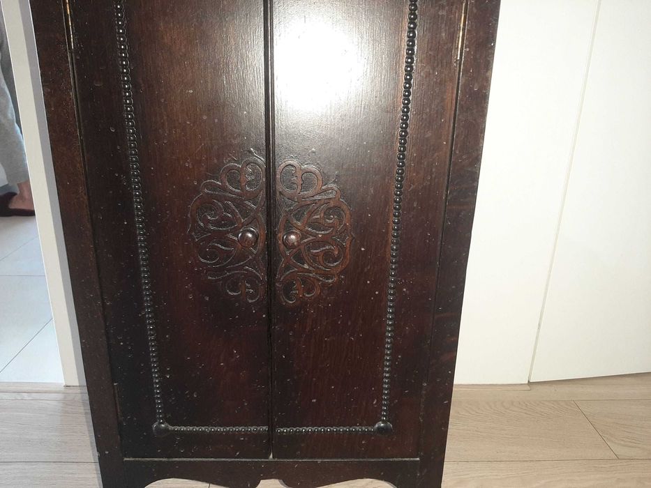 Sprzedam oryginalny gramofon na korbkę.