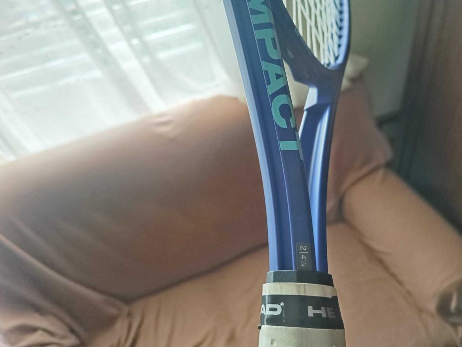 Raquete de ténis adulto lazer, alumínio, Wilson Impact azul vermelho.