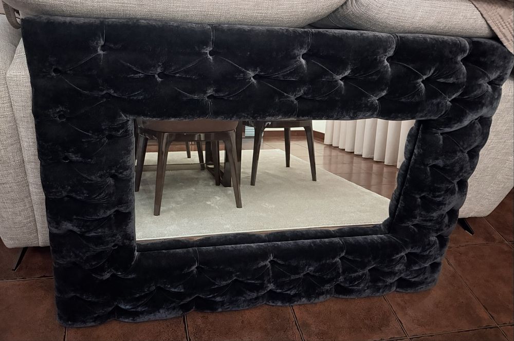 Espelho  com moldura de veludo preto