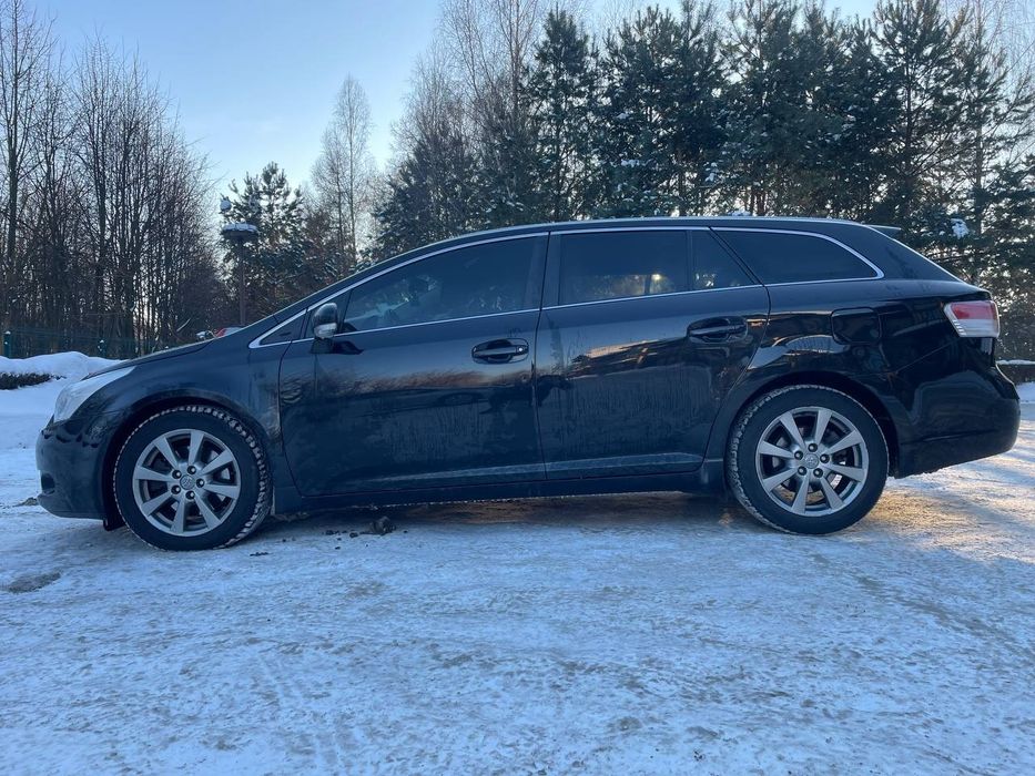 Toyota Avensis 2011 дизель автомат