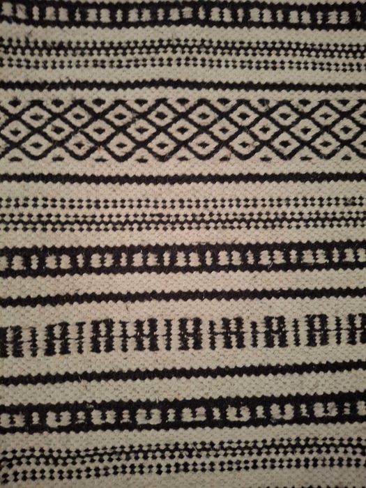 Tapete preto e branco tribal