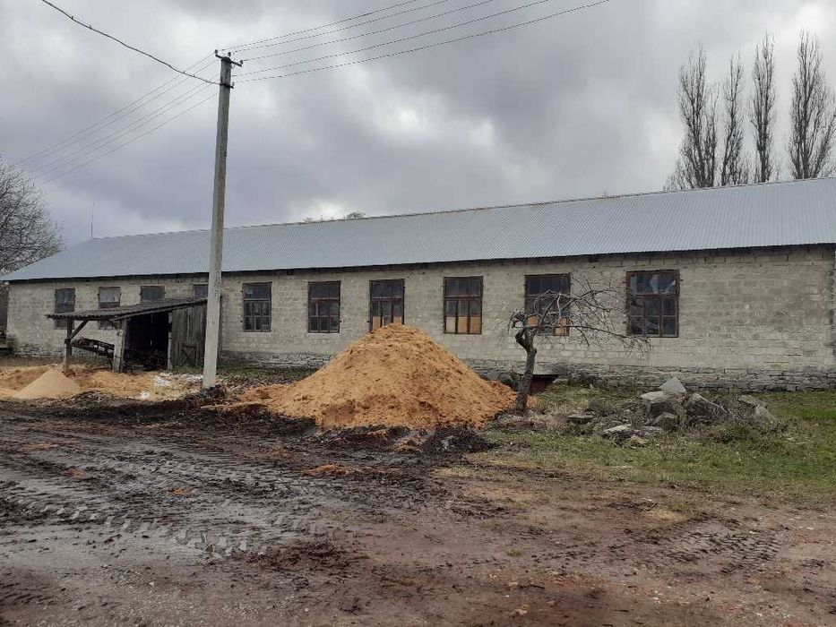 Продається  підприємство із земельною ділянкою.