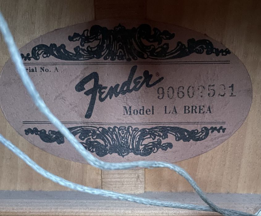 Gitara Fender la brea elektroakustyczna